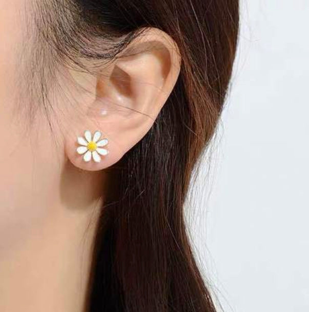 <tc>1940's</tc> Retro Daisy Flower Earrings